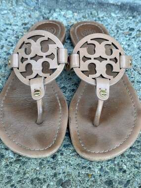Tory Burch Miller Leather Logo Thong Sandals in Makeup